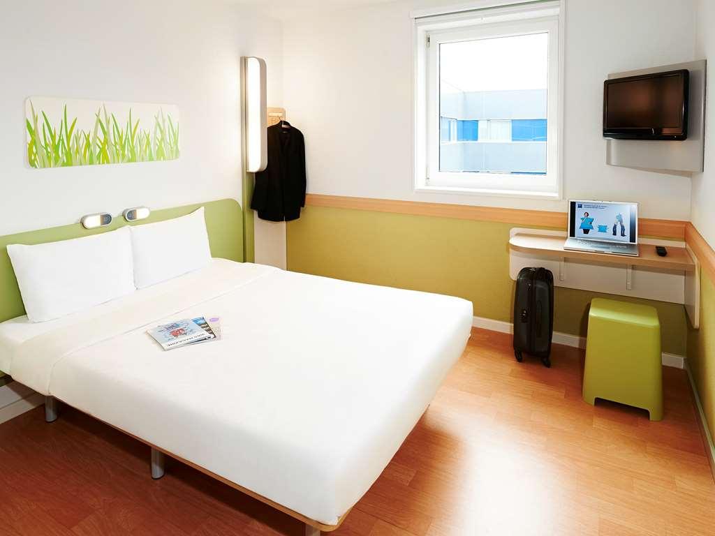Ibis Budget Grenoble Voreppe Room photo