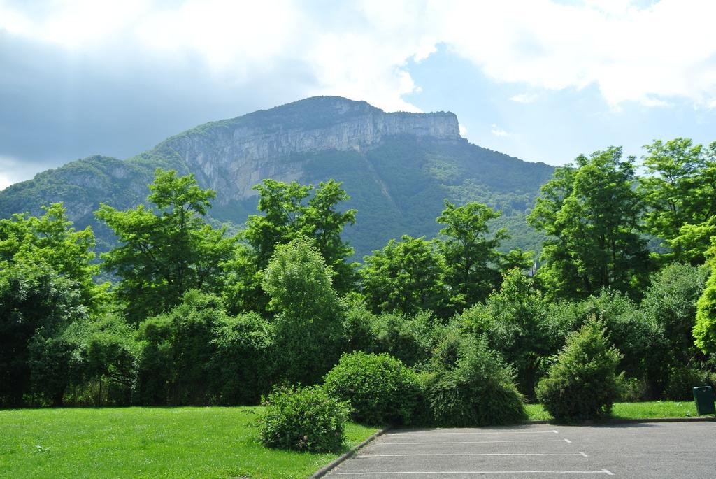 Ibis Budget Grenoble Voreppe Exterior photo